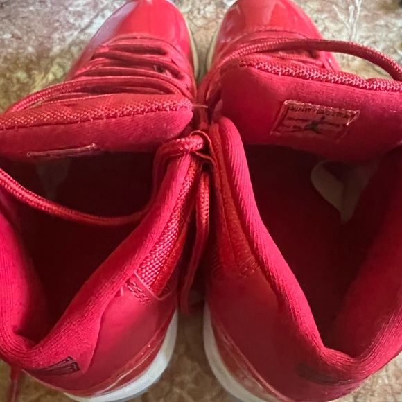 Size 8.5- Jordan 11 136046-800 - Picture 7 of 12